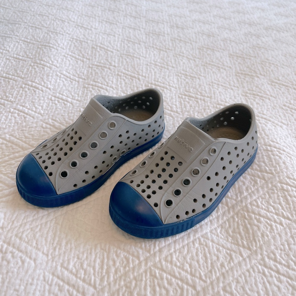 New without tags. Toddler Native Shoes. Pigeon grey/victoria blue, size C7